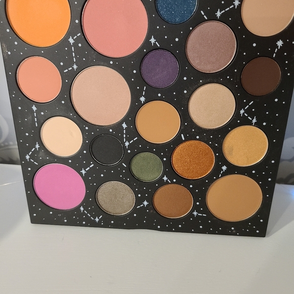 Smashbox eyeshadow palette - Picture 3 of 3